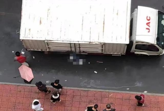 女研究生校内遭快递车碾压身亡